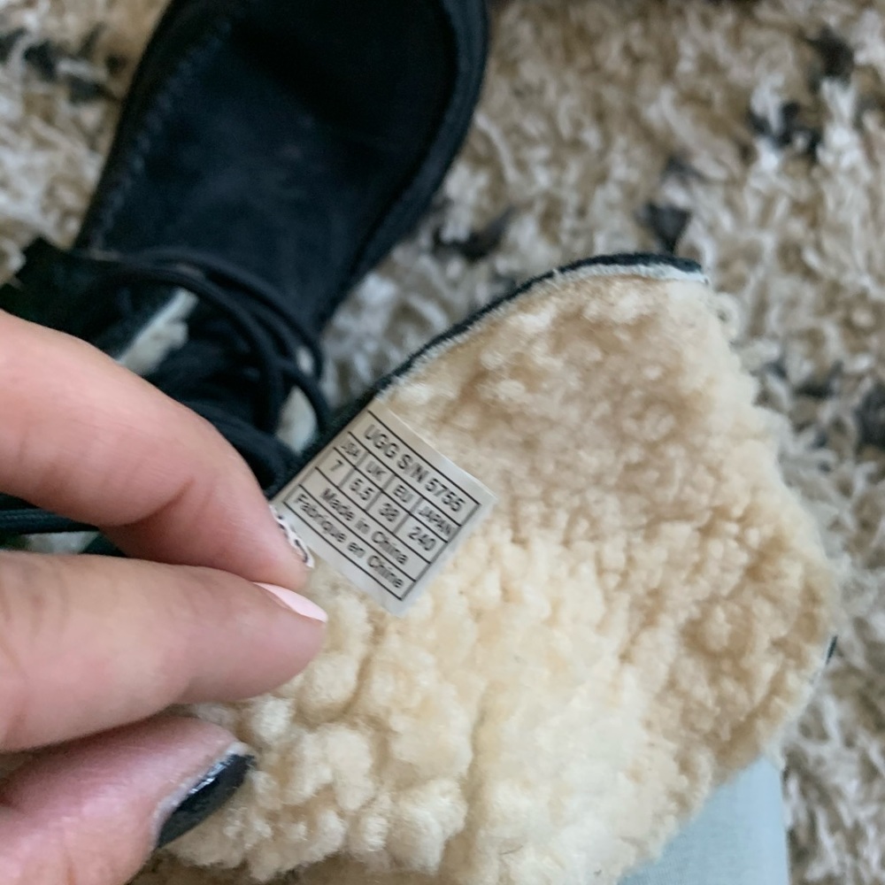 UGGS - Picture 8 of 10